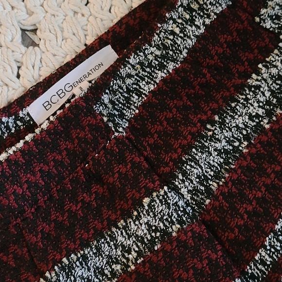 BCBG GENERATION SIZE 6 MULTI SHORTS - Picture 6 of 16